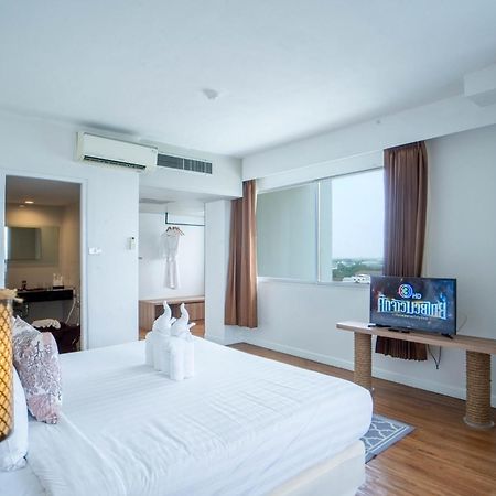 Thong Tarin Hotel Сурин Экстерьер фото