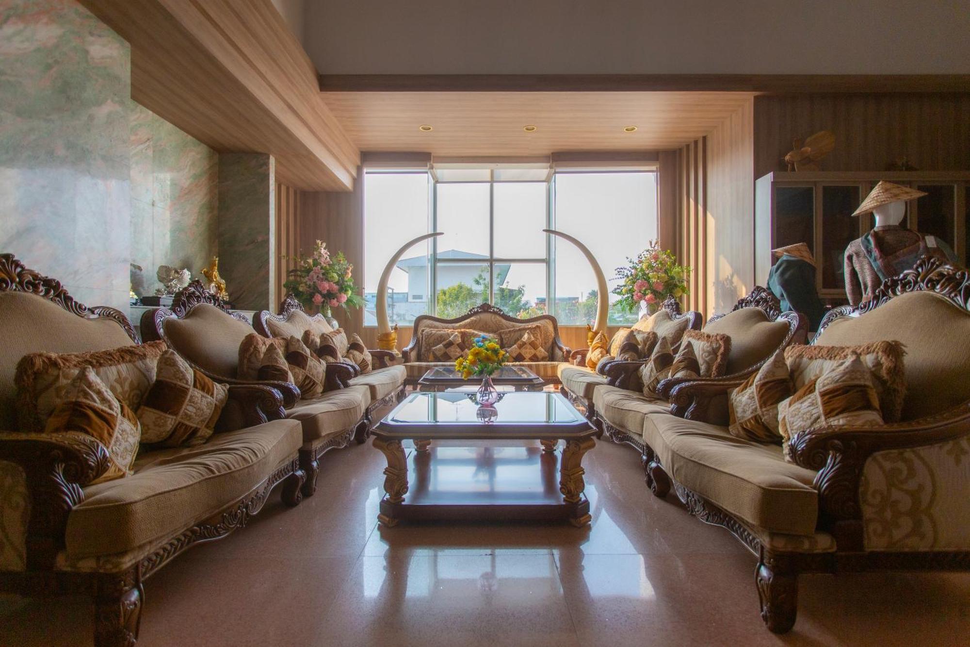 Thong Tarin Hotel Сурин Экстерьер фото