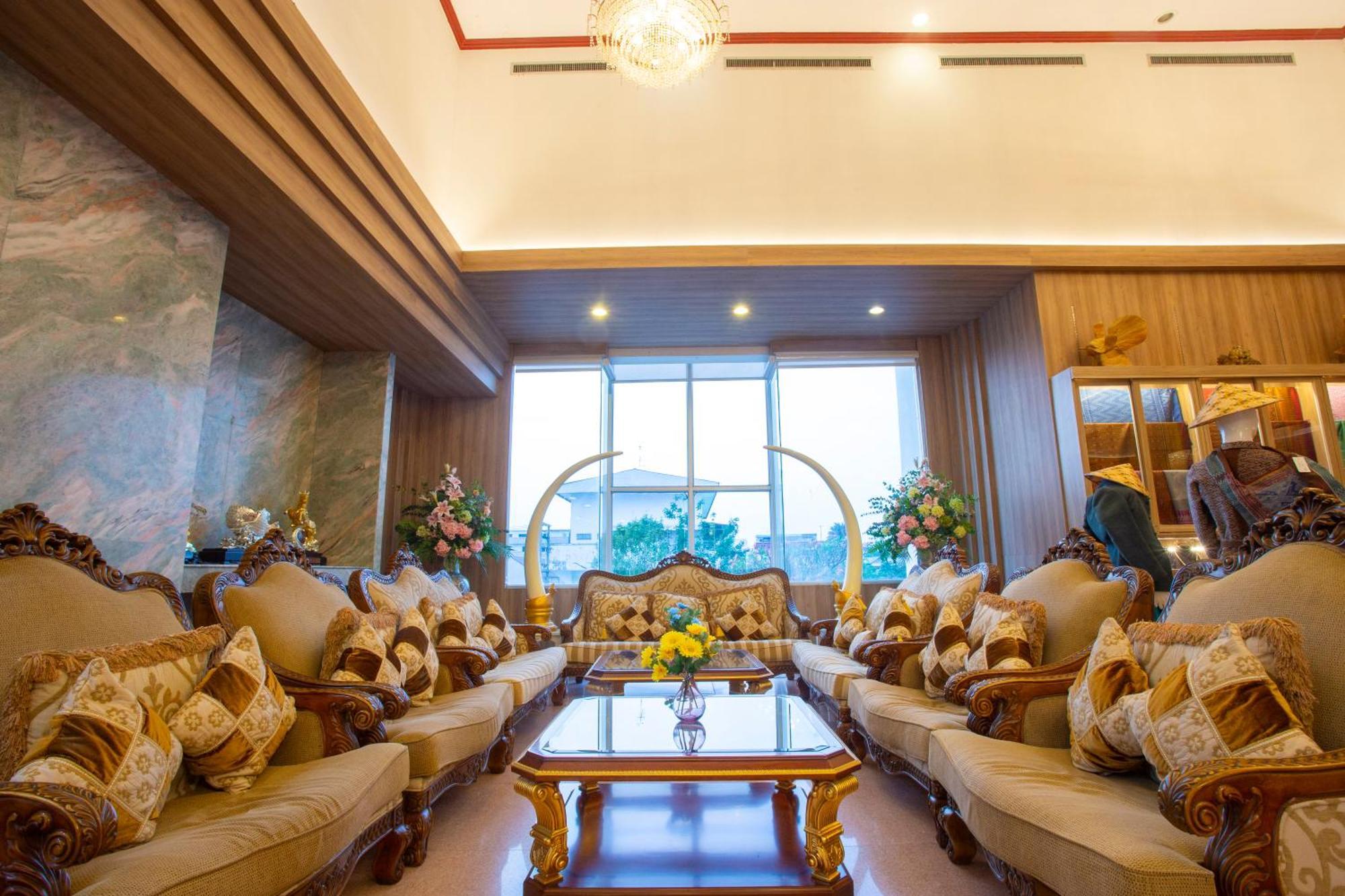 Thong Tarin Hotel Сурин Экстерьер фото