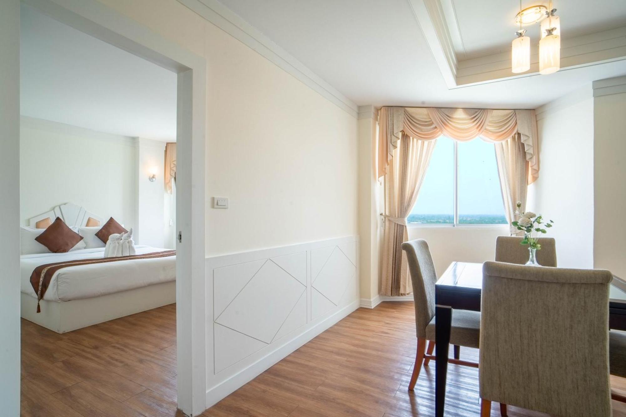 Thong Tarin Hotel Сурин Экстерьер фото