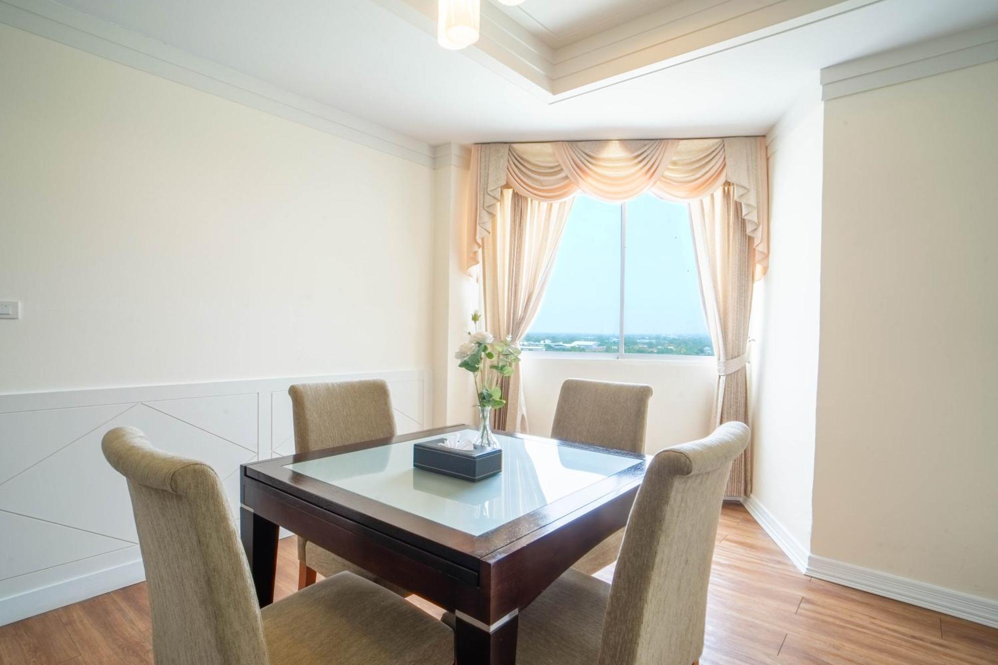 Thong Tarin Hotel Сурин Экстерьер фото