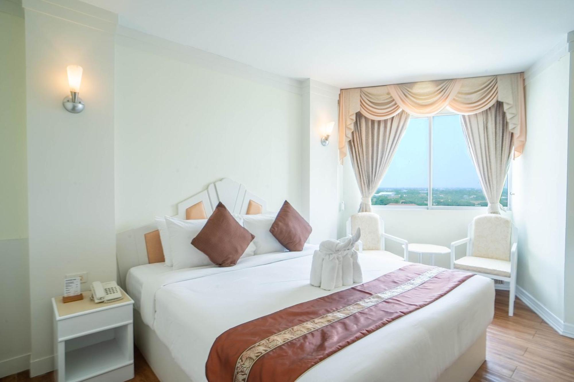 Thong Tarin Hotel Сурин Экстерьер фото