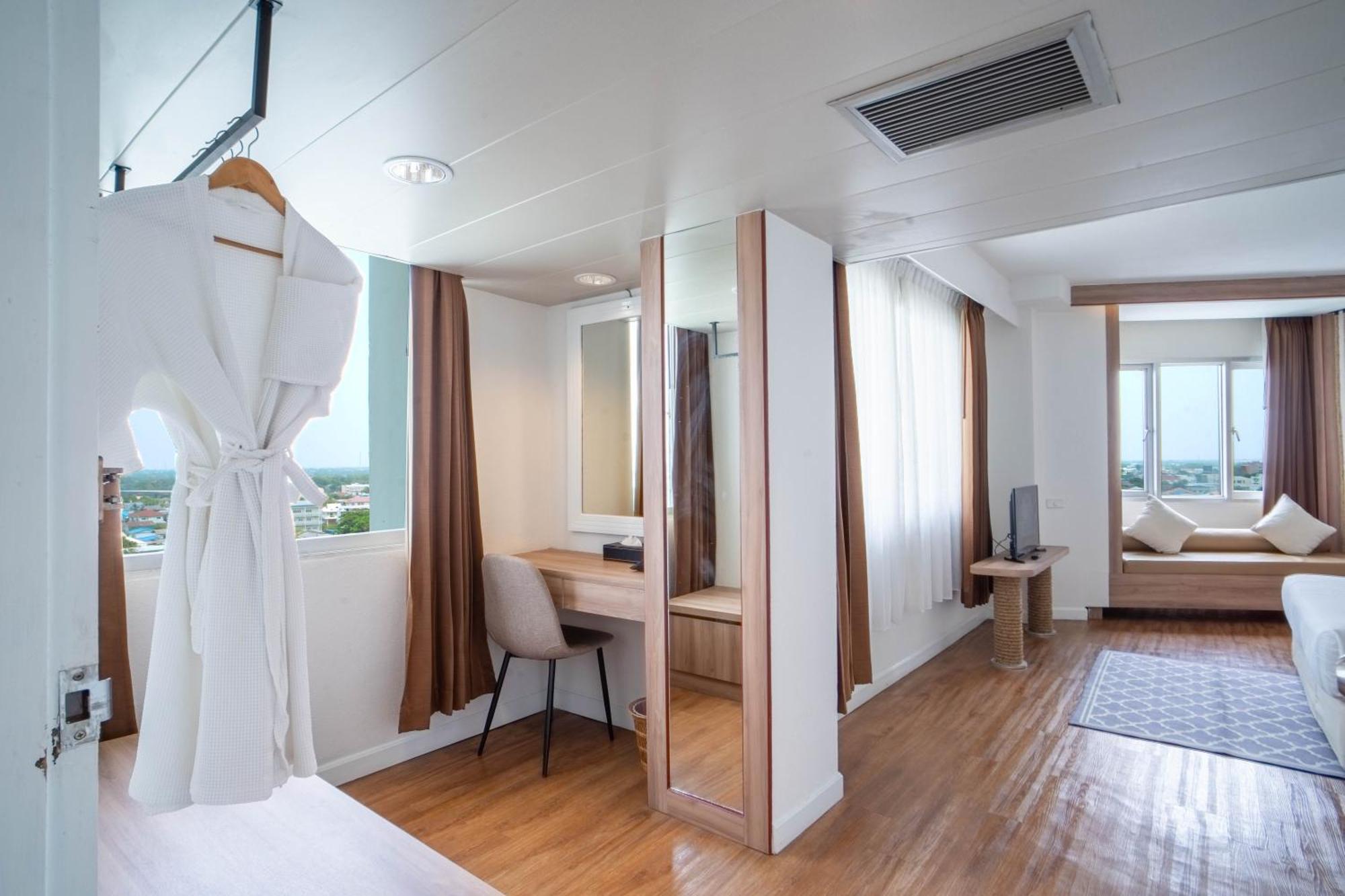 Thong Tarin Hotel Сурин Экстерьер фото