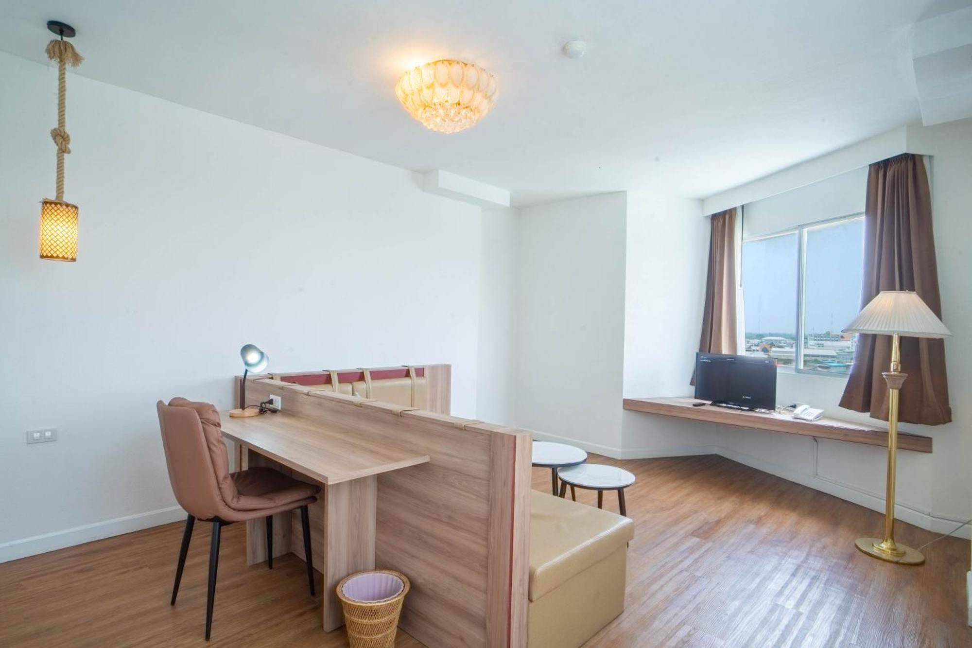Thong Tarin Hotel Сурин Экстерьер фото