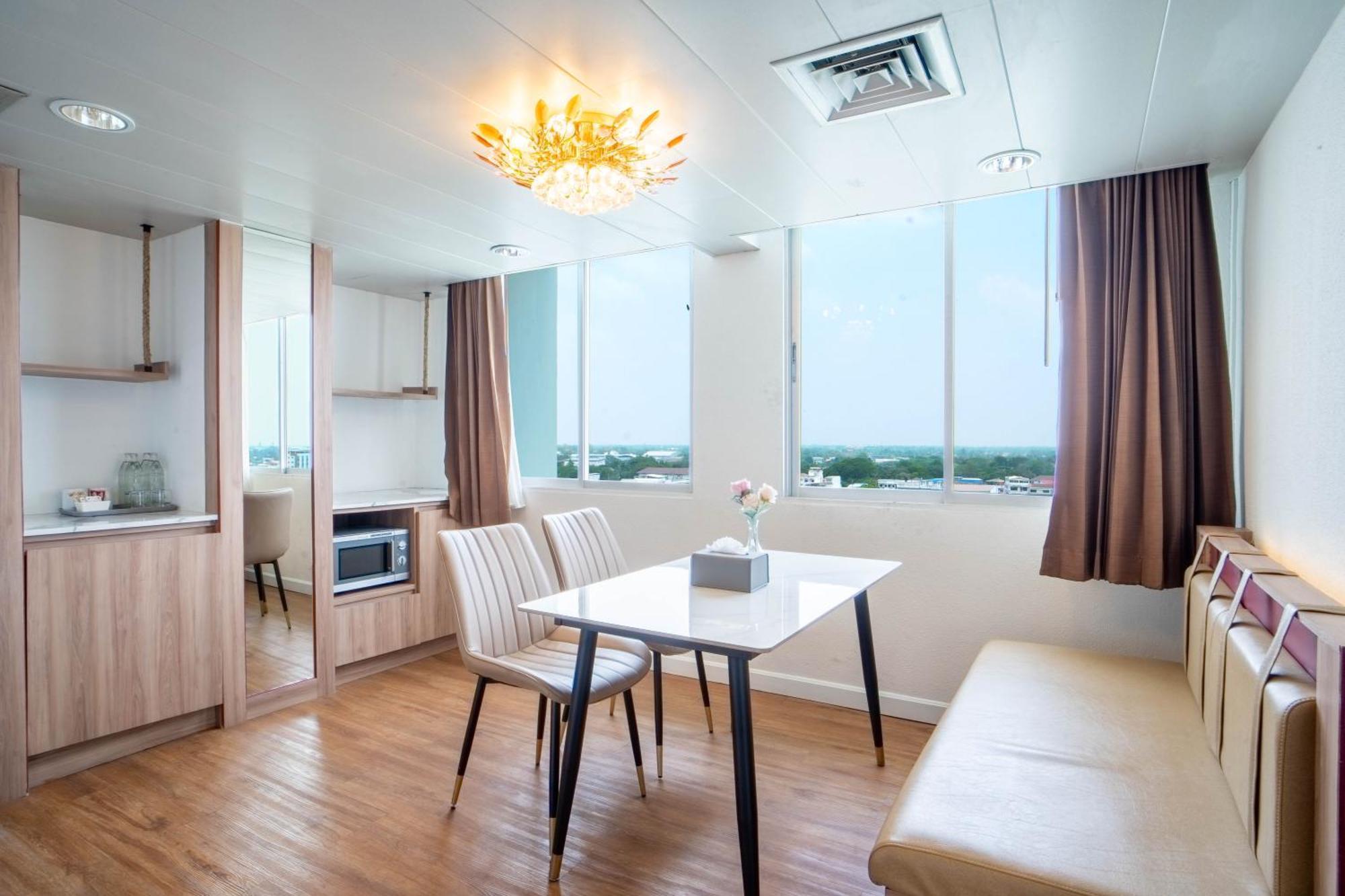 Thong Tarin Hotel Сурин Экстерьер фото