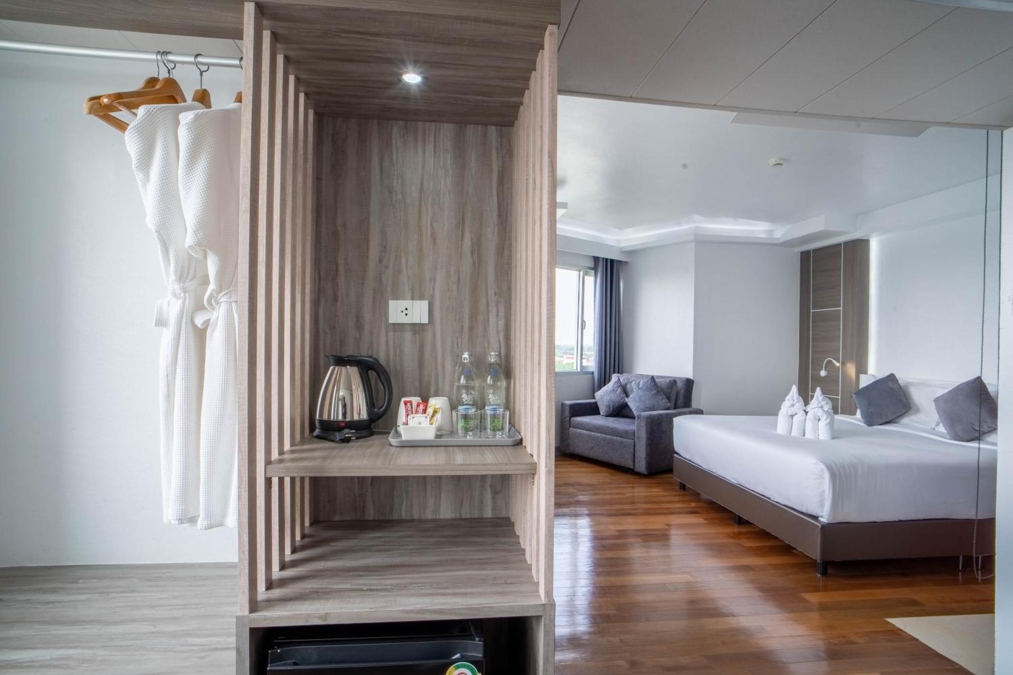 Thong Tarin Hotel Сурин Экстерьер фото