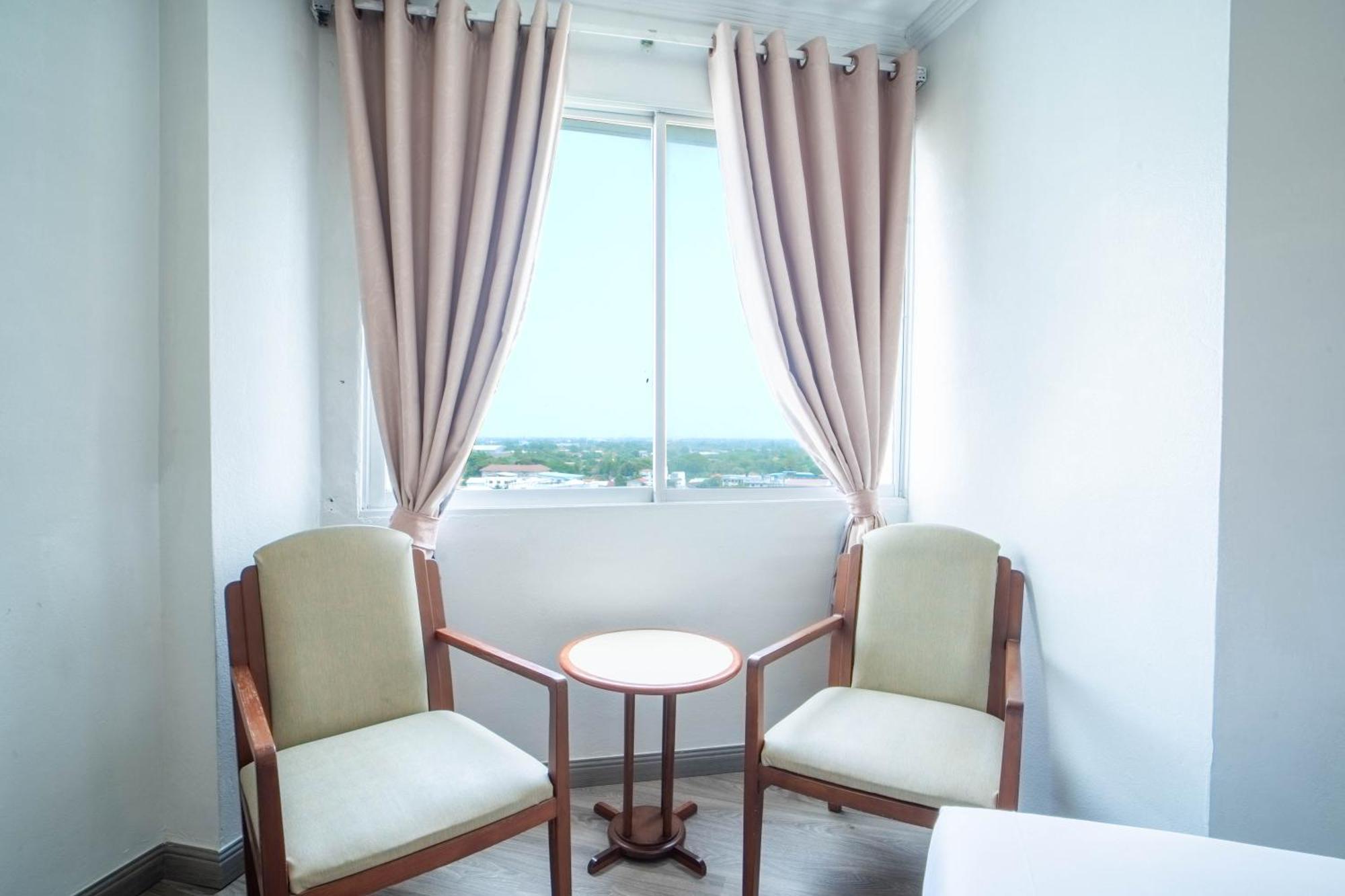 Thong Tarin Hotel Сурин Экстерьер фото