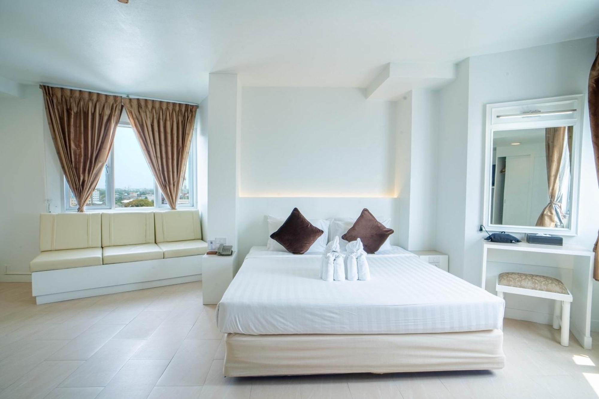 Thong Tarin Hotel Сурин Экстерьер фото