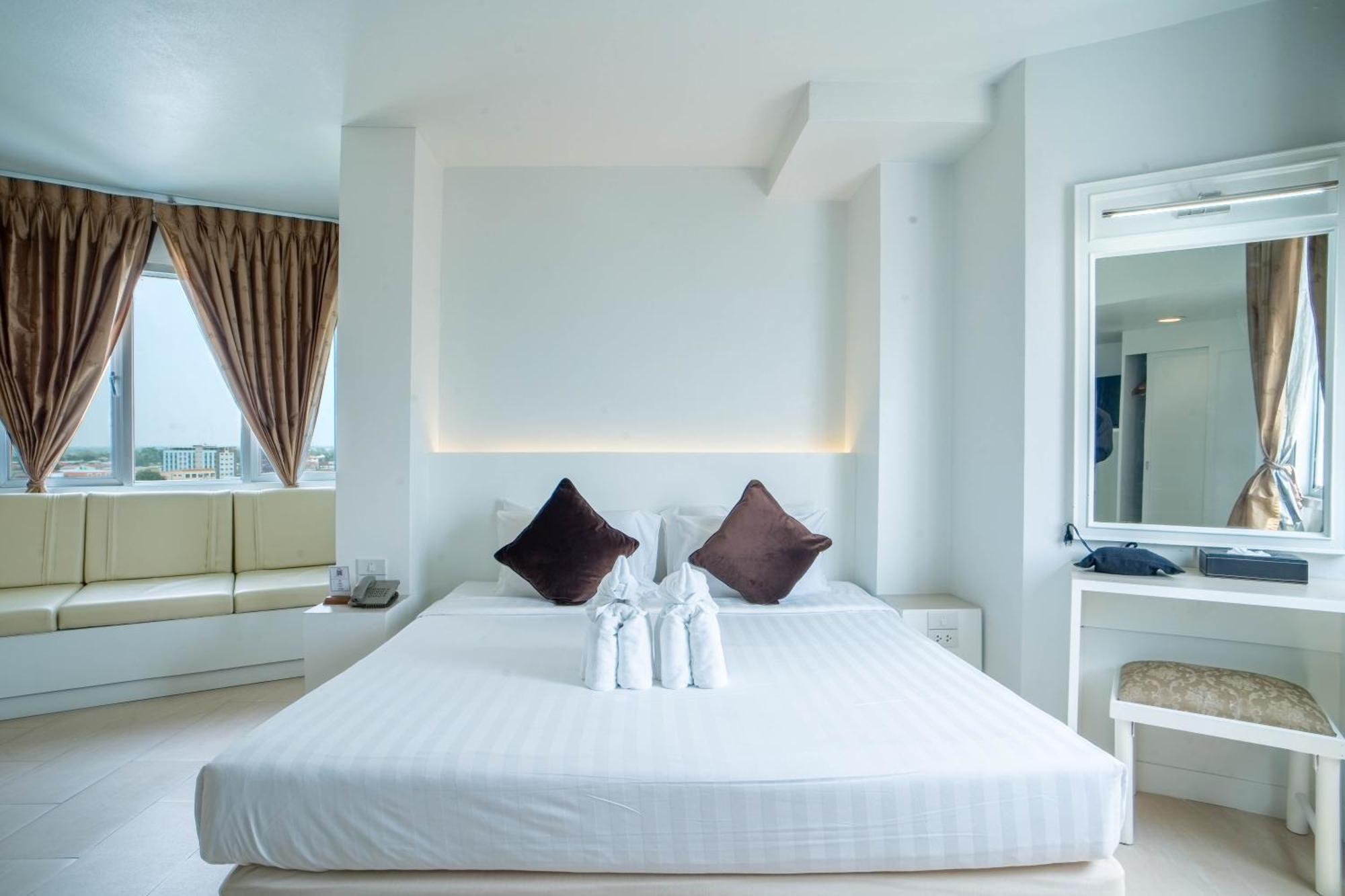Thong Tarin Hotel Сурин Экстерьер фото